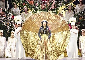 Berlin im Advent mit Anna Netrebko in der Staatsoper