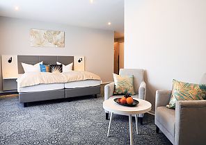 Hotel Ochsen, Zimmerbeispiel Deluxe, Modernes Deluxe-Zimmer im Hotel Ochsen Kißlegg, stilvoll eingerichtet.