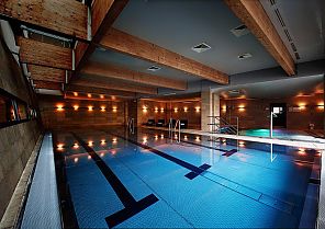 Marine Hotel Kolberg, Schwimmbad, Elegantes Schwimmbad im Marine Hotel Kolberg.